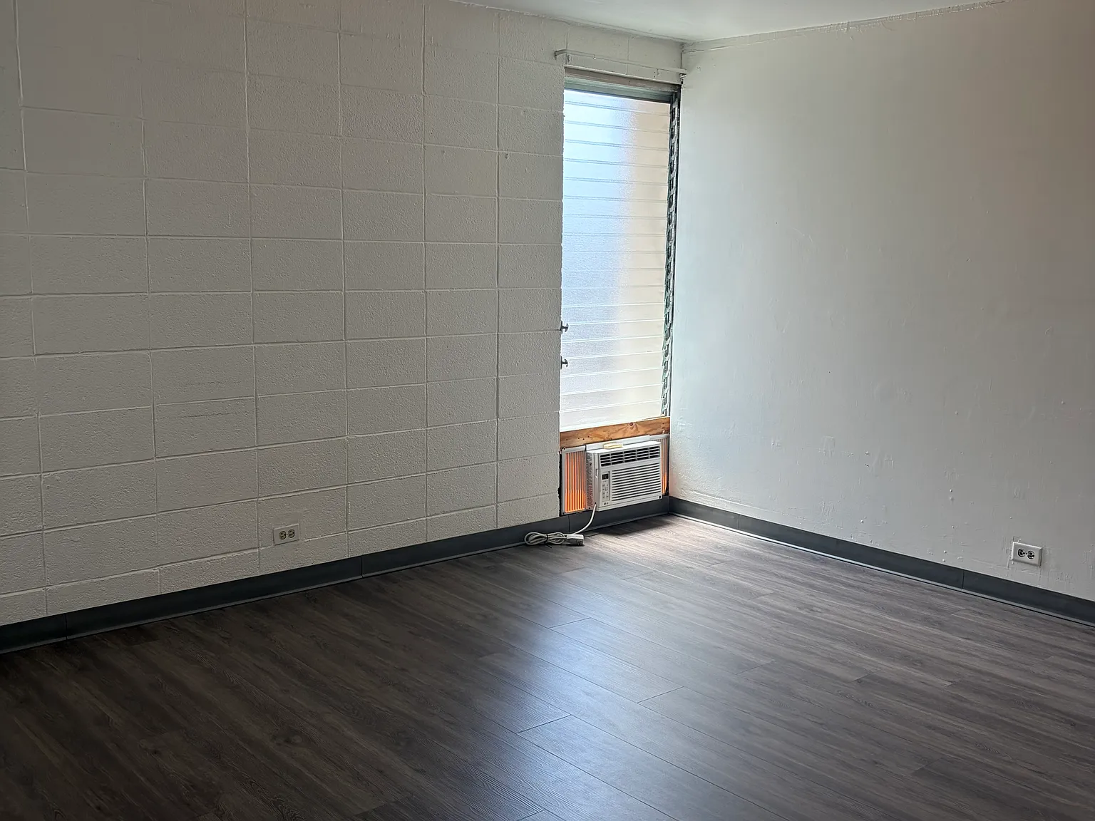 Studio, 300 sqft, $1,275 — Photo 4