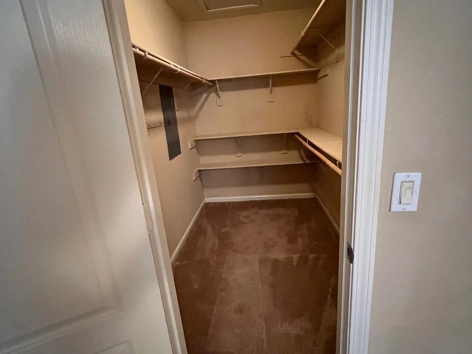 1 bed, 897 sqft, $1,200 — Photo 3