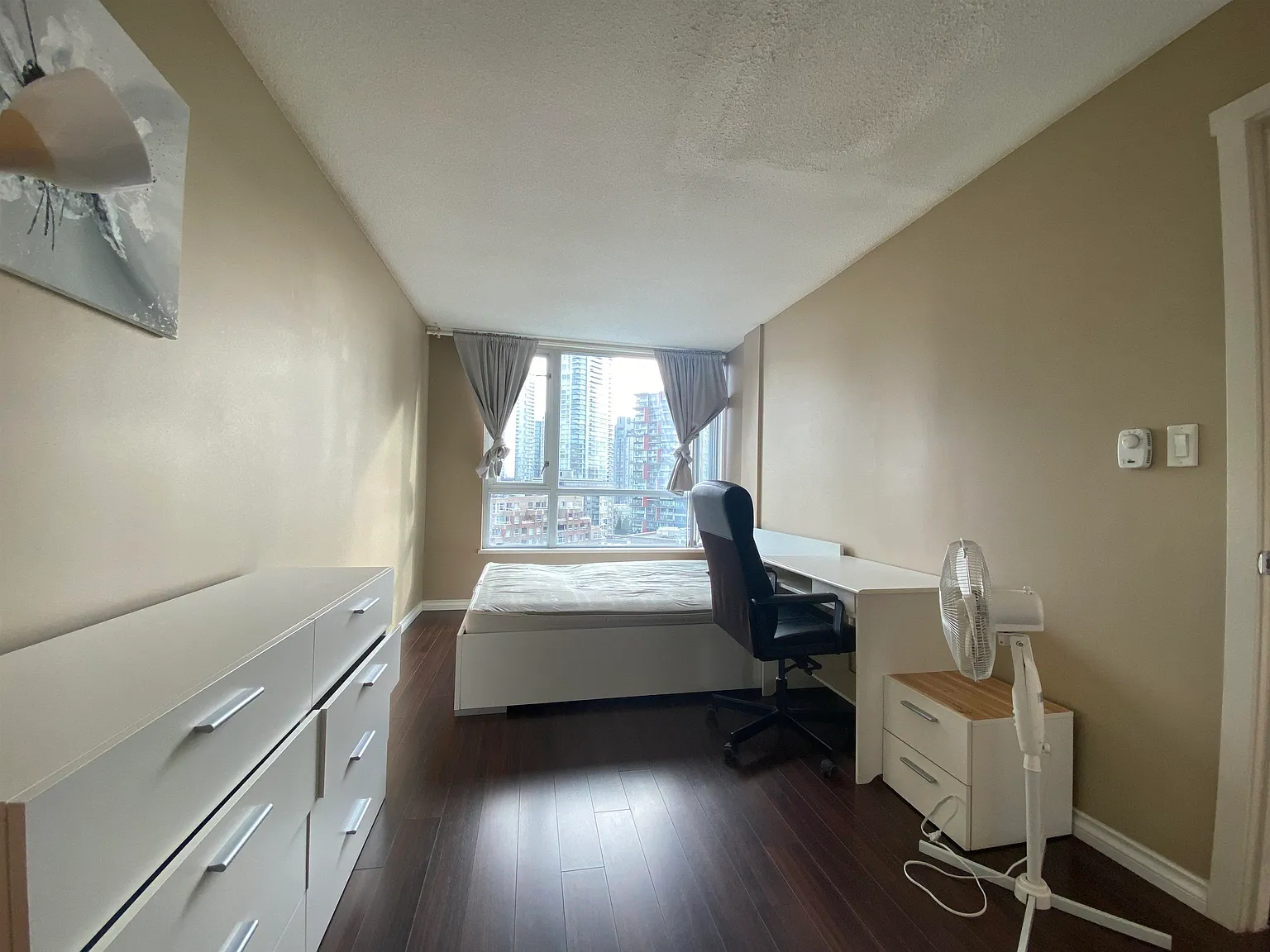 2 bed, 789 sqft, $3,400 — Photo 3