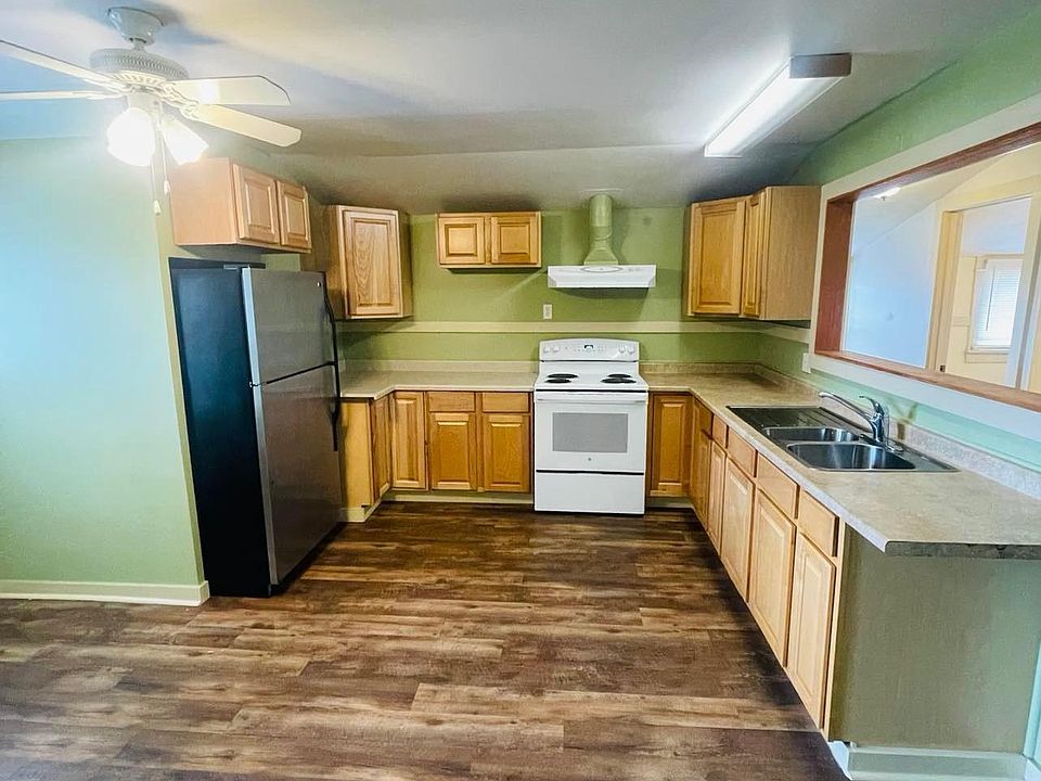 Large Kitchen with ample counter space