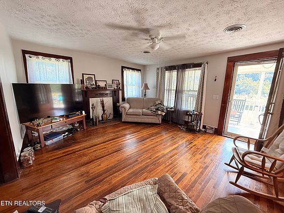 2nd image of 245 Kelly Rd