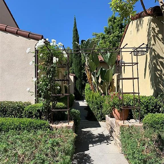 107 Canyoncrest — Photo 3