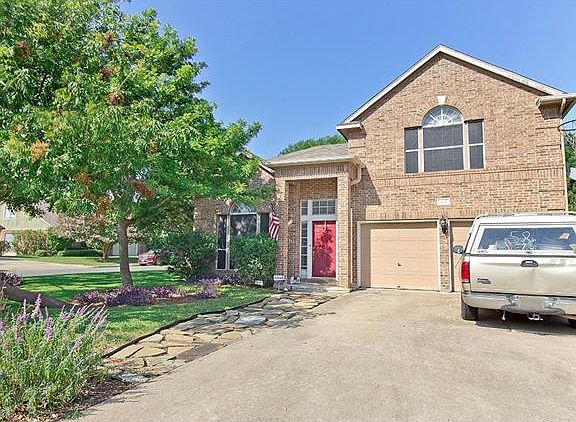 2nd image of 814 W Black Locust Dr