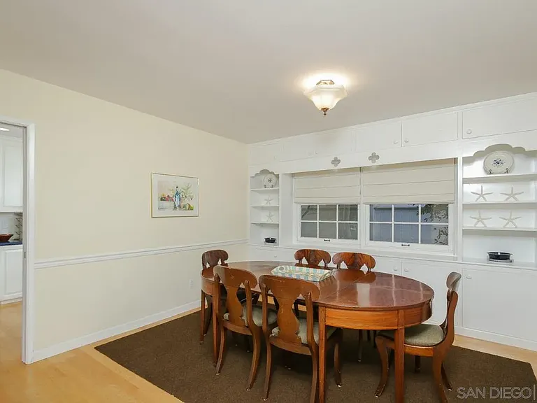 1045 Adella Ave — Photo 4