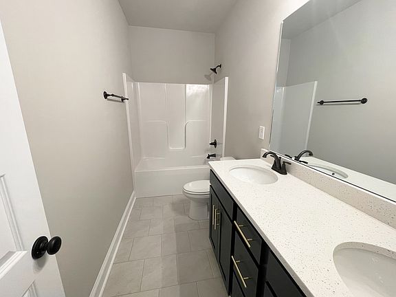 Durham II A - 2nd Bathroom - DSLD Homes
