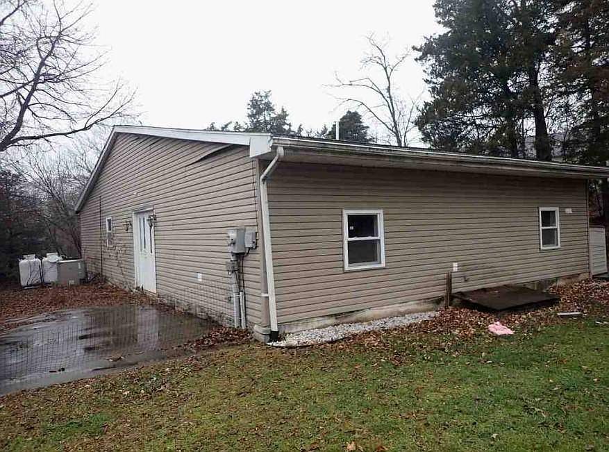 2nd image of 3013 Crooked Hill Rd