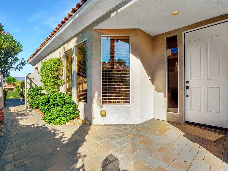 496 Desert Holly Dr — Photo 3