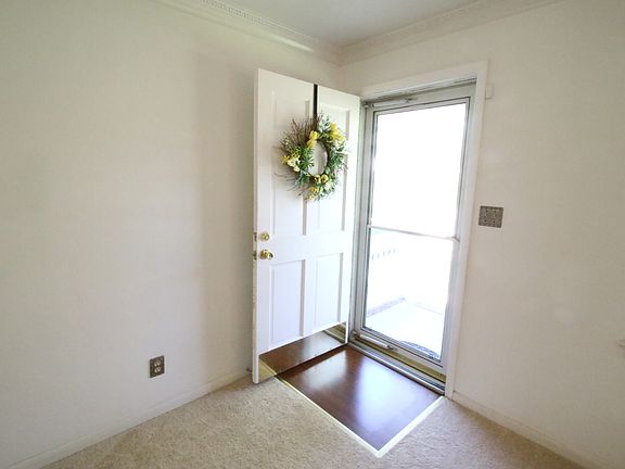 Front Entry New Carpet!