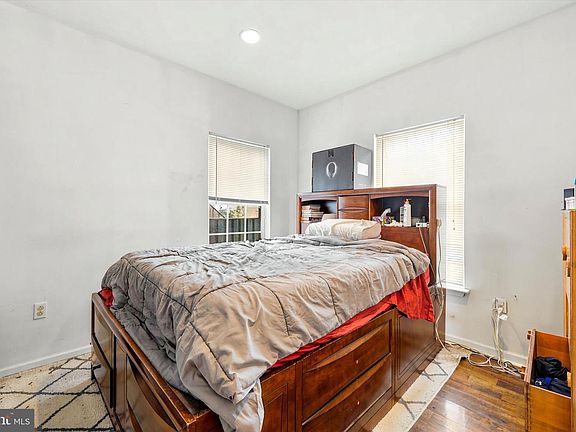 3rd image of 1218 Hope St