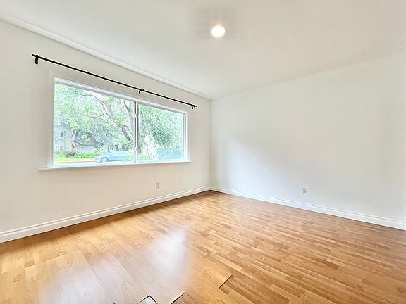3rd image of 5860 Hazeltine Ave APT 10