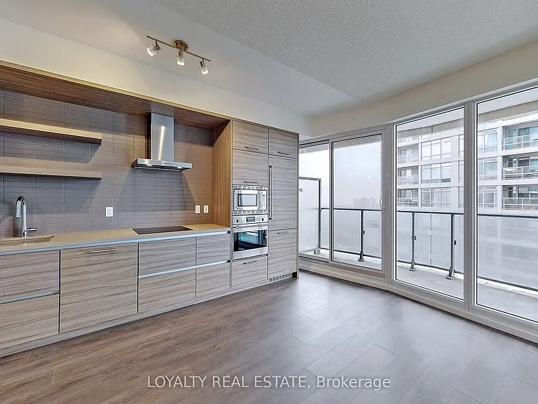 2221 Yonge St #1705 — Photo 4