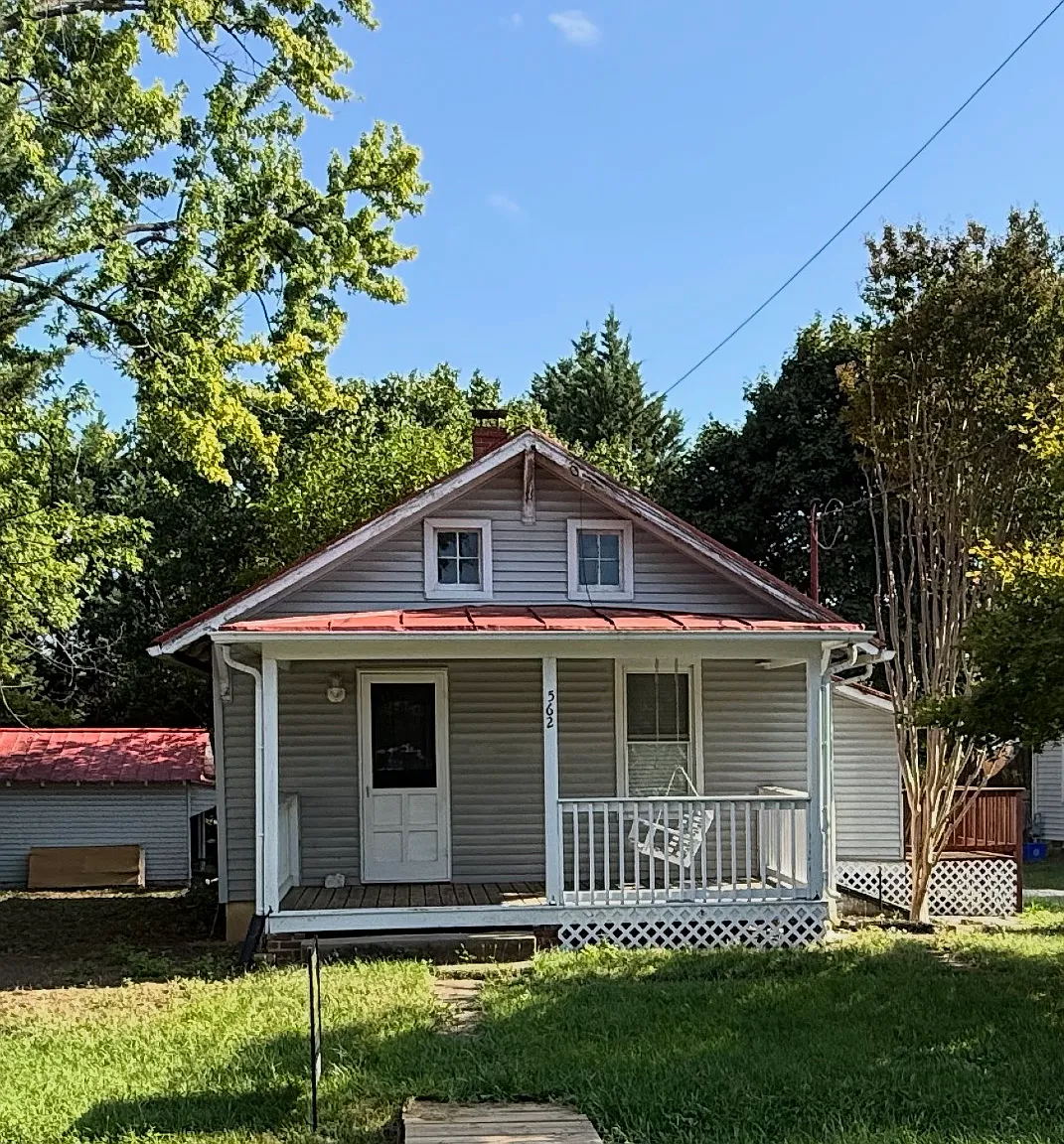 3 bed, 680 sqft, $1,400 — Photo 1