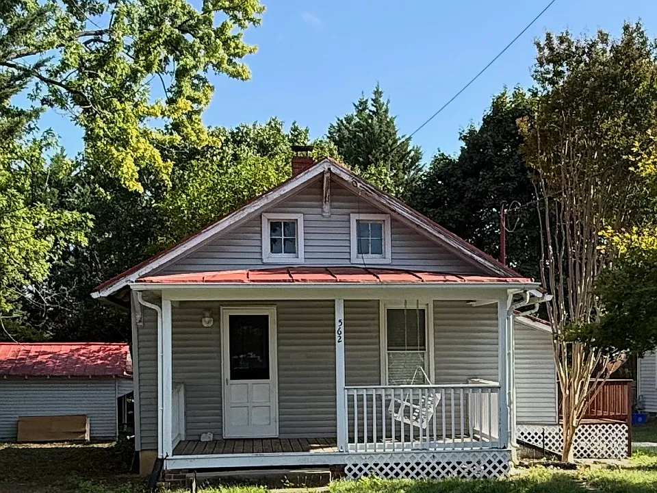 562 York Ave