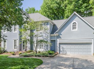 4618 Charlestowne Manor Dr, Charlotte, NC 28211