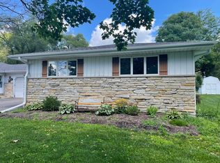 350 N Pine St, Waterman, IL 60556