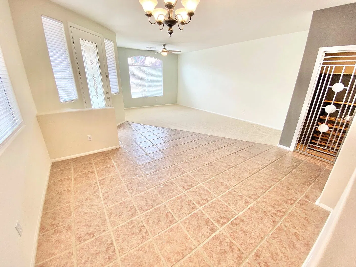 Stunning Single-Family Home One Story 3 Bedroom 2 Full Bath Located In Summerlin — Photo 4