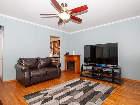 4th image of 204 N Greenview Ave