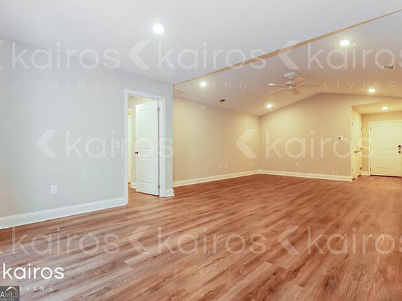3rd image of 173 Cottage Grove Rd
