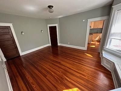 living/bedroom with view to kitchen