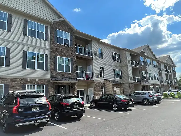 Riverview West — Photo 2