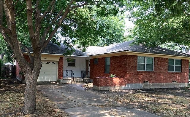 1st image of 712 Dumont Dr