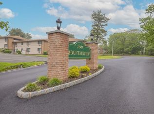 905 Sierra Vista Ln, Valley Cottage, NY 10989