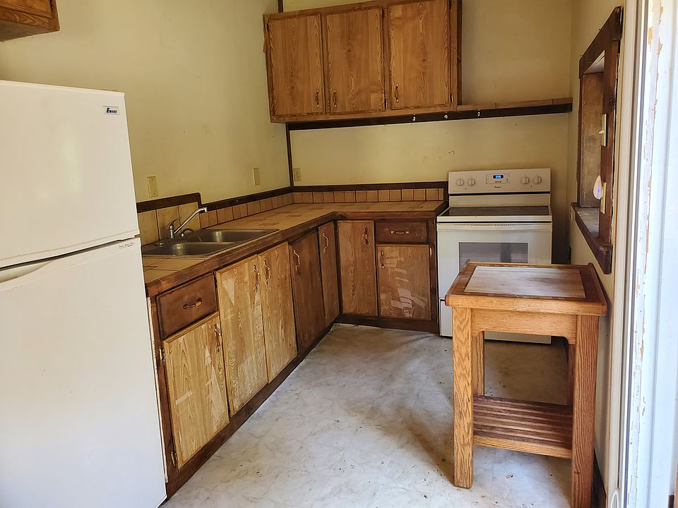 Kitchen before remodel