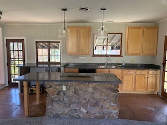 3rd image of 3300 Kenilworth Ln
