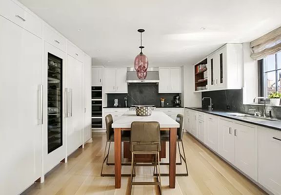 5th image of 221 W 77th St #15