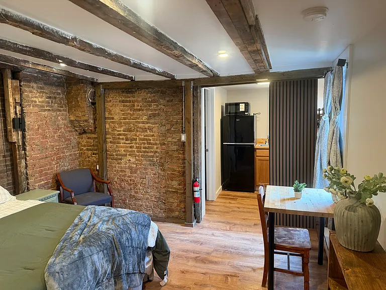 629 N Queen St — Photo 10