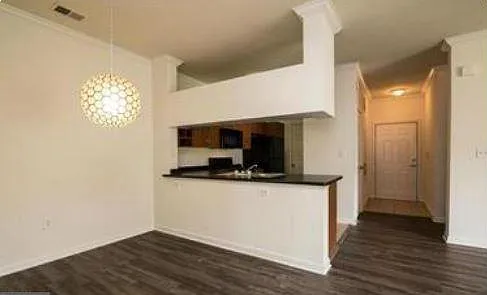 2 bed, 1147 sqft, $1,950 — Photo 4