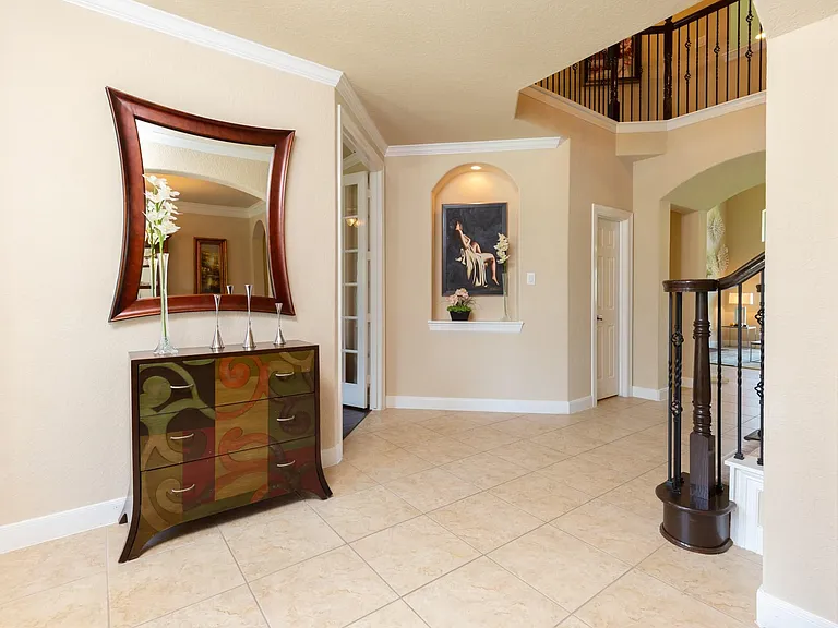 162 W Hullwood Ct — Photo 6