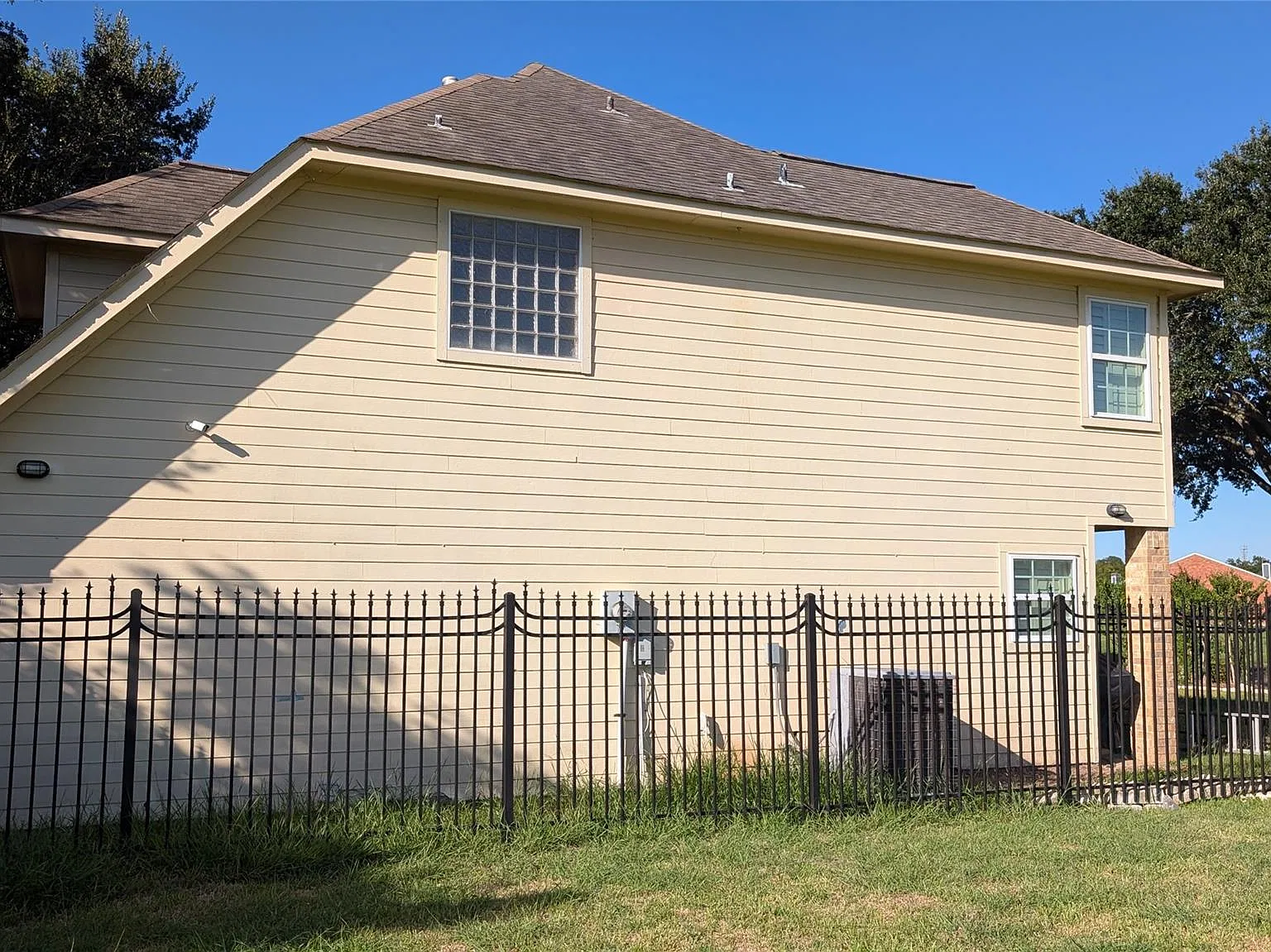 2 bed, 2.5 bath, 1683 sqft, $2,500 — Photo 3