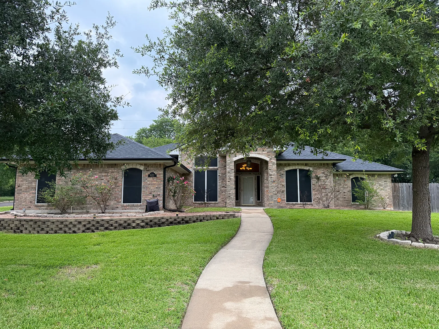 4 bed, 2296 sqft, $2,395 — Photo 1