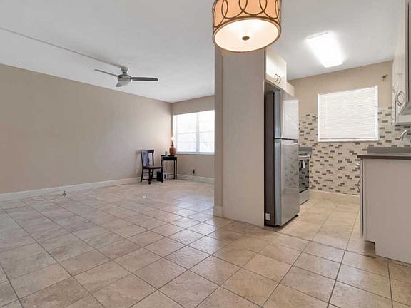 4th image of 222 N Federal Hwy APT 2