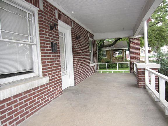 Cozy Front Porch_08032021