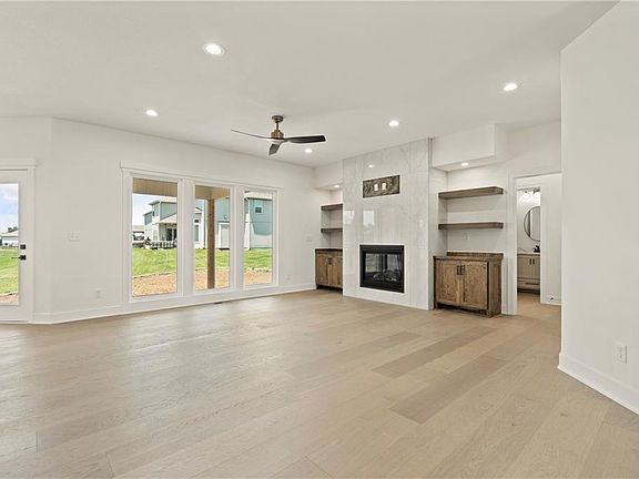 5th image of 2008 NE Bluestone Dr