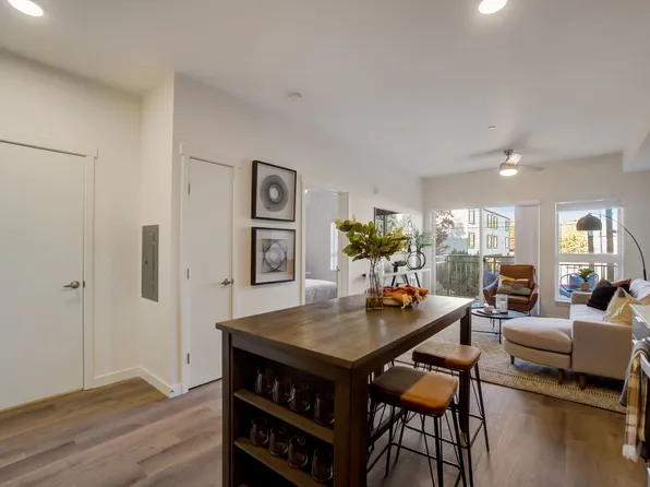 Kinect @ Burien, 631 SW 150th St #13f6f7cf1, Seattle, WA 98166