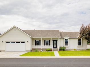 642 Cedarwood, Powell, WY 82435