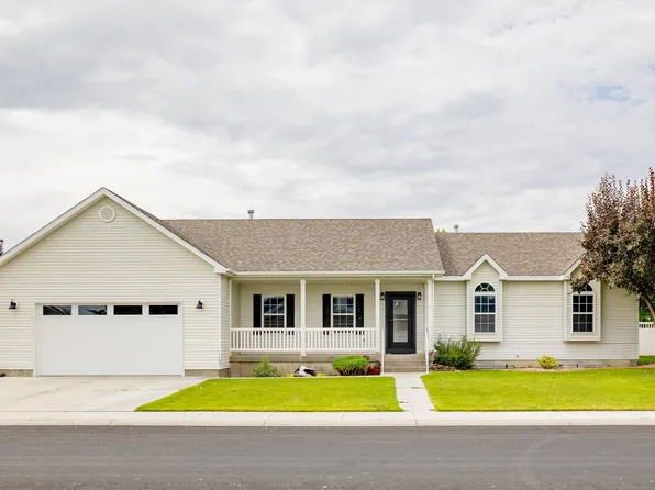 642 Cedarwood, Powell, WY 82435