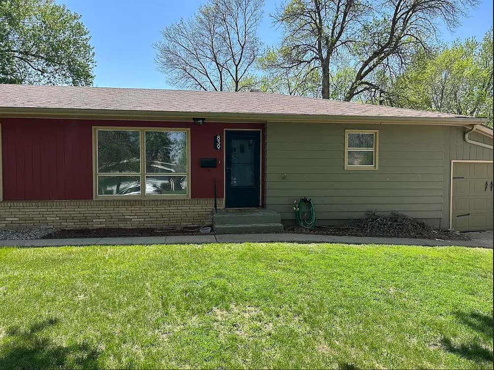 3 bed, 1300 sqft, $1,600 — Photo 1