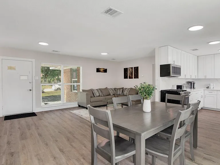 1703 Ansbury Dr — Photo 9