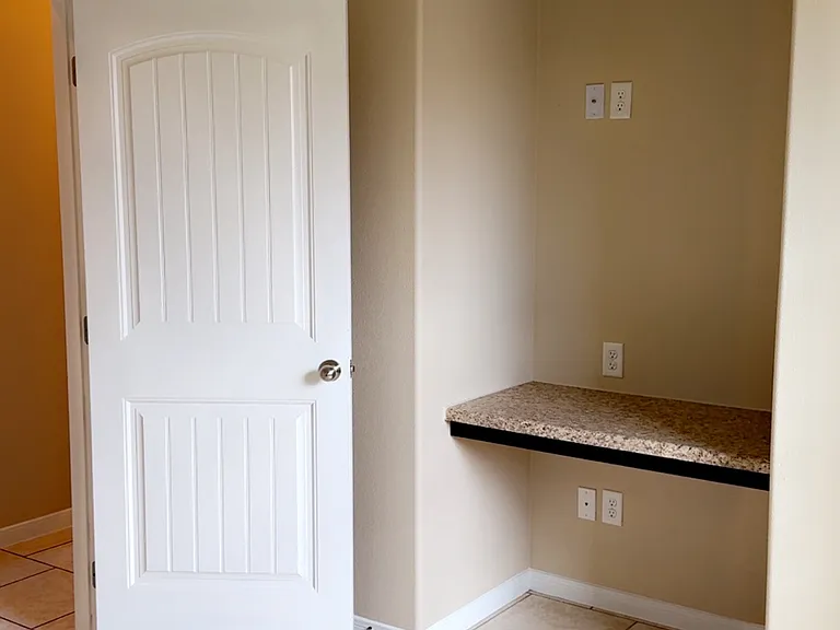 1209 Vanguard Ln #B — Photo 25