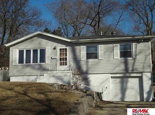 8953 Laurie Cir, Omaha, NE 68124
