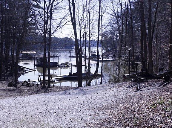 2nd image of 3252 Lake Dr