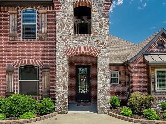 3rd image of 2756 N Floral Ct