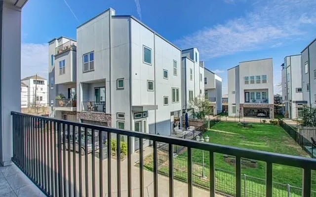 8411 Hempstead Rd #G — Photo 32