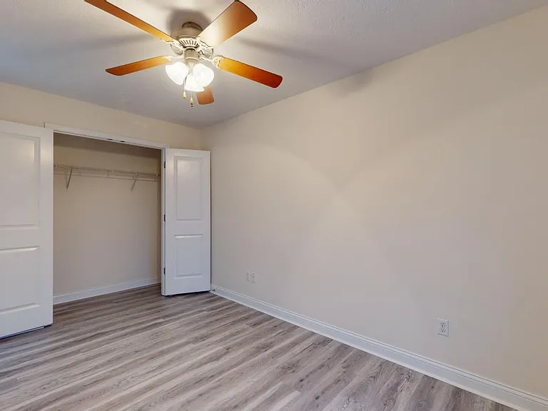 Rose Garden Apartments — Photo 6