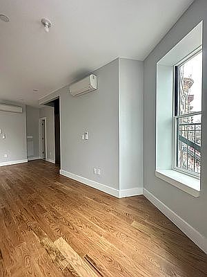 3rd image of 1354 Jefferson Ave #2C