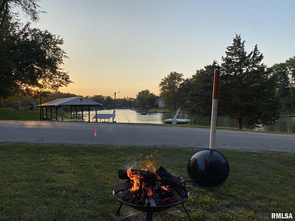 2nd image of 8-8A Lake Warren Dr